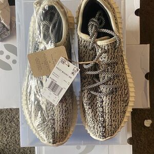 Yeezy Boost 350 Black and Cream Patterned Shoes